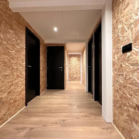 Domaine De Hurlevent - 10 Personnes - Le Refuge Aywaille